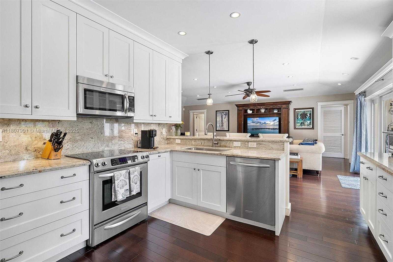 Small Image of 13105 CORONADO DR, North Miami Number 8