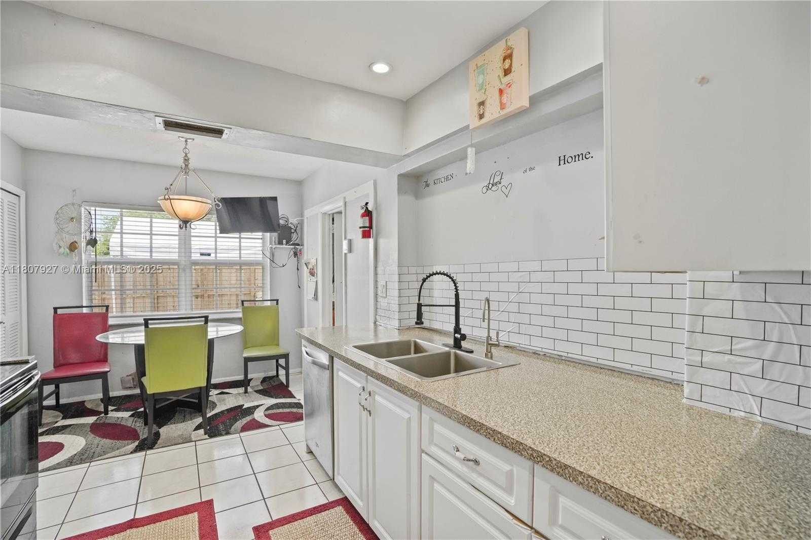 Small Image of 5390 SOUTH WEST 10TH CT, Margate Number 11