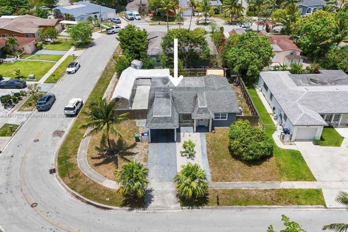 Small Image of 5390 SOUTH WEST 10TH CT, Margate Number 2