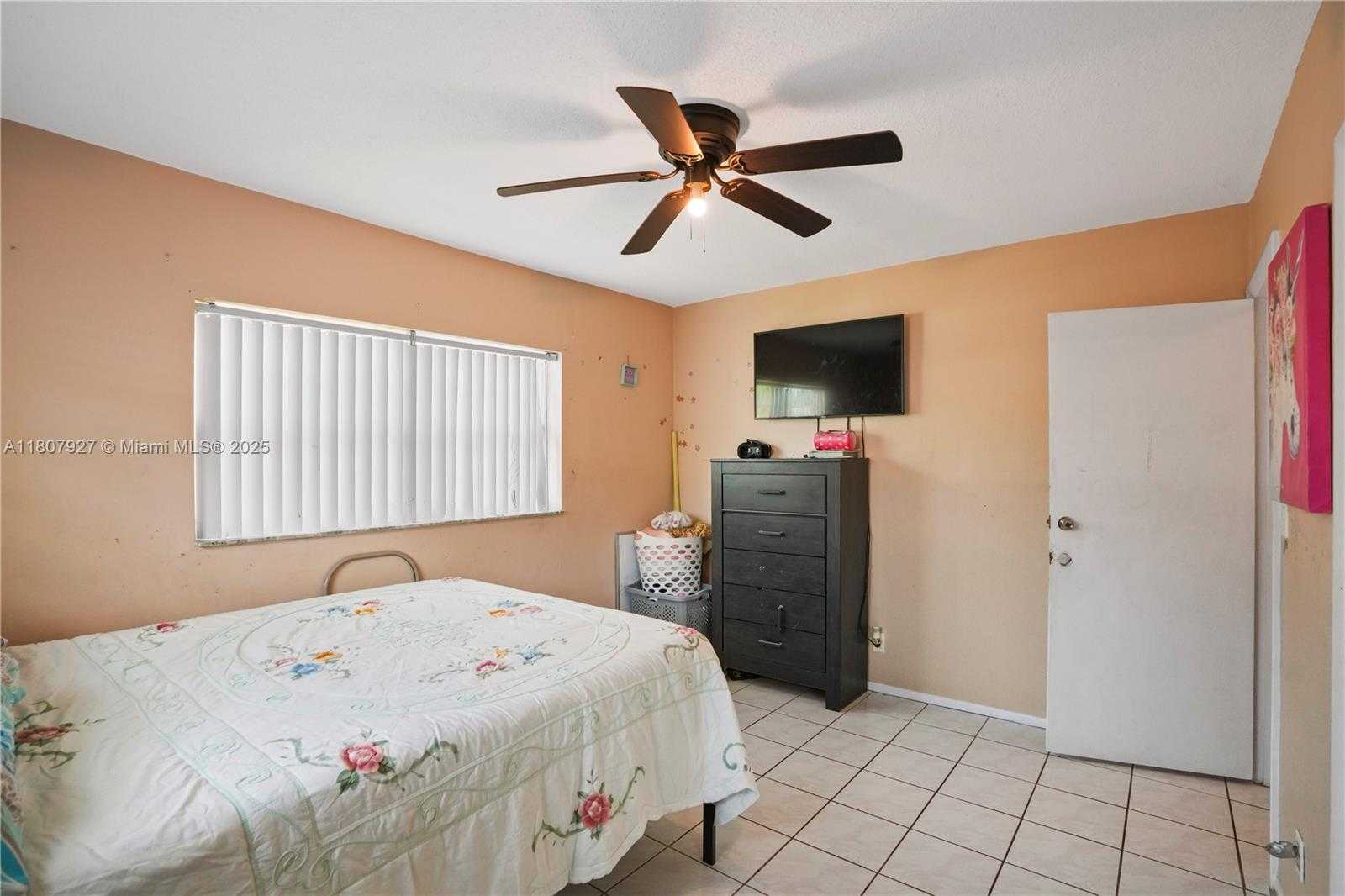 Small Image of 5390 SOUTH WEST 10TH CT, Margate Number 23