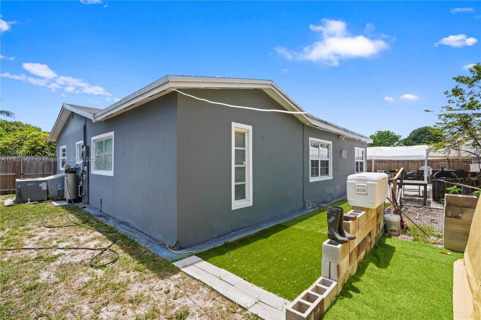 Small Image of 5390 SOUTH WEST 10TH CT, Margate Number 36