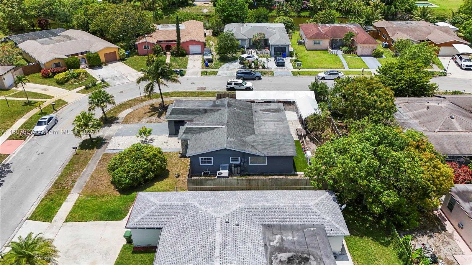 Small Image of 5390 SOUTH WEST 10TH CT, Margate Number 47
