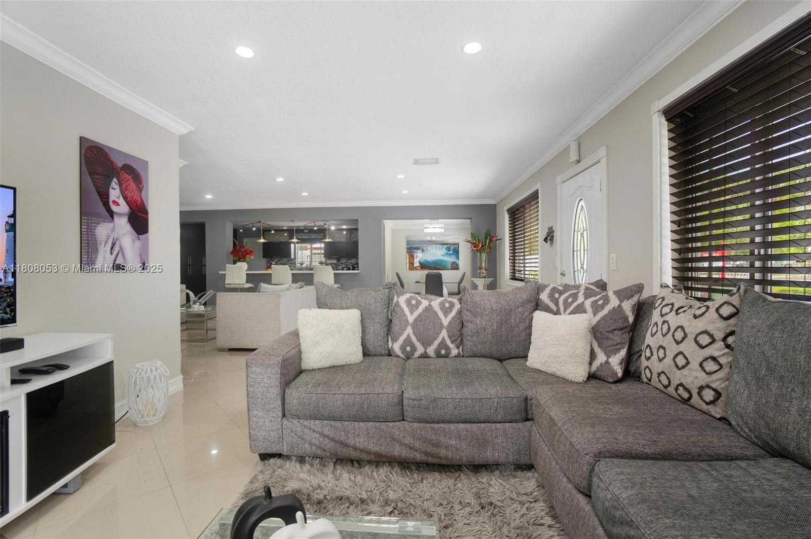 Small Image of 3200 WEST 7TH AVE, Hialeah Number 10