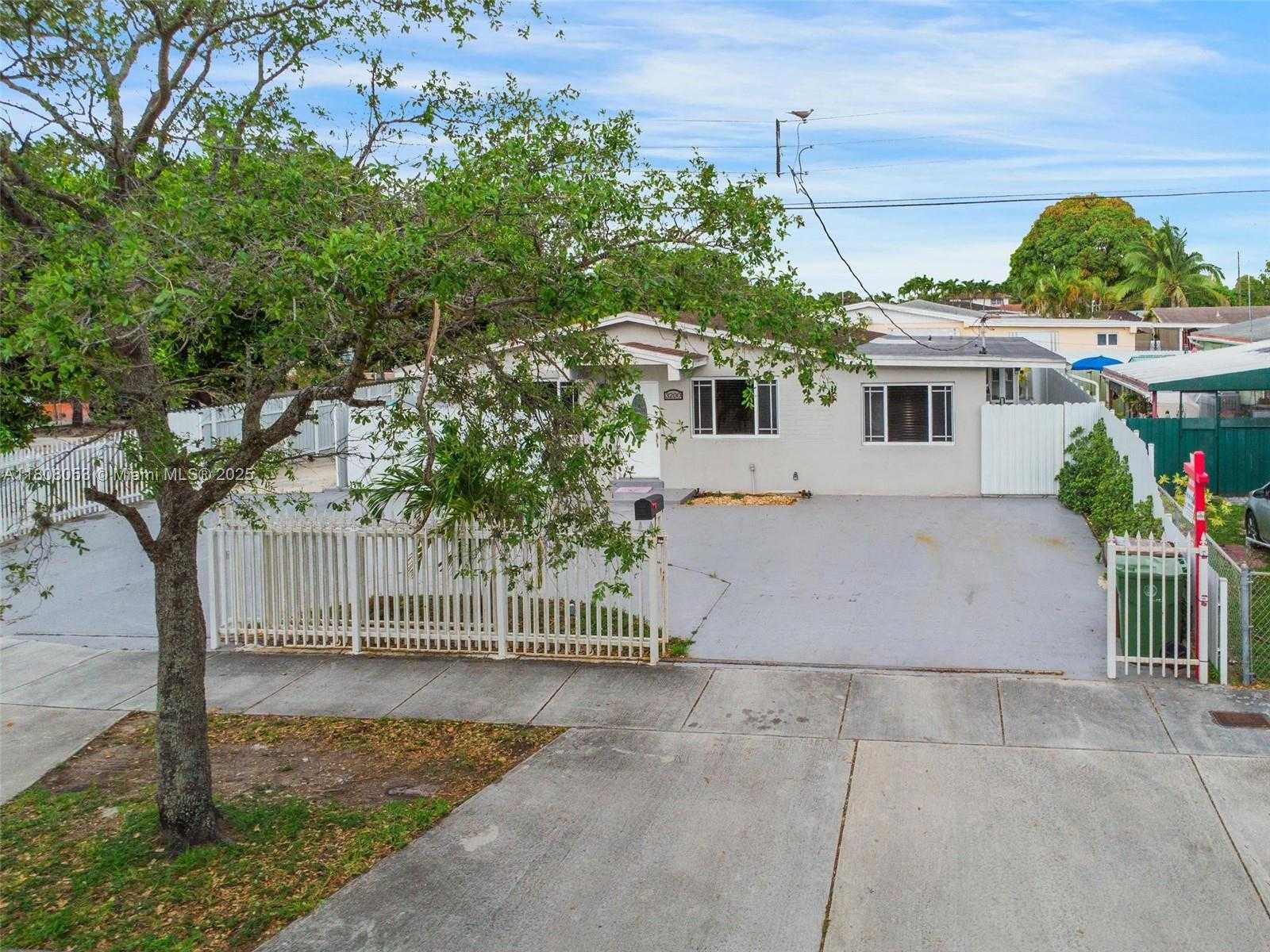 Small Image of 3200 WEST 7TH AVE, Hialeah Number 14