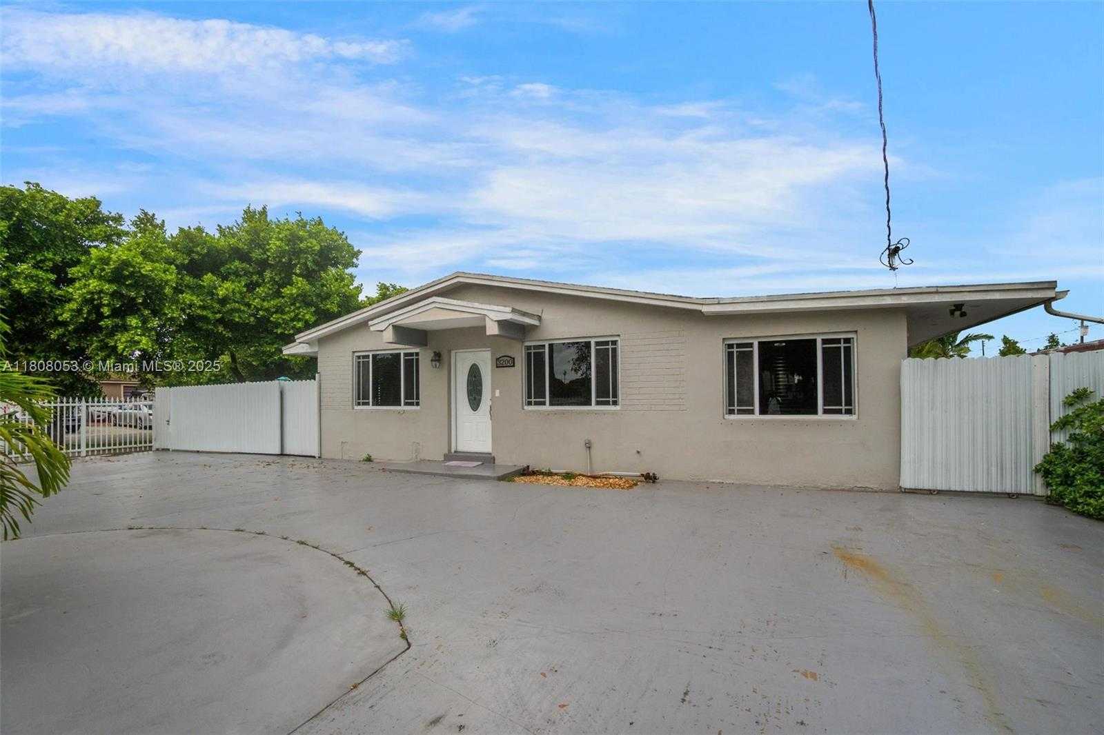 Small Image of 3200 WEST 7TH AVE, Hialeah Number 2