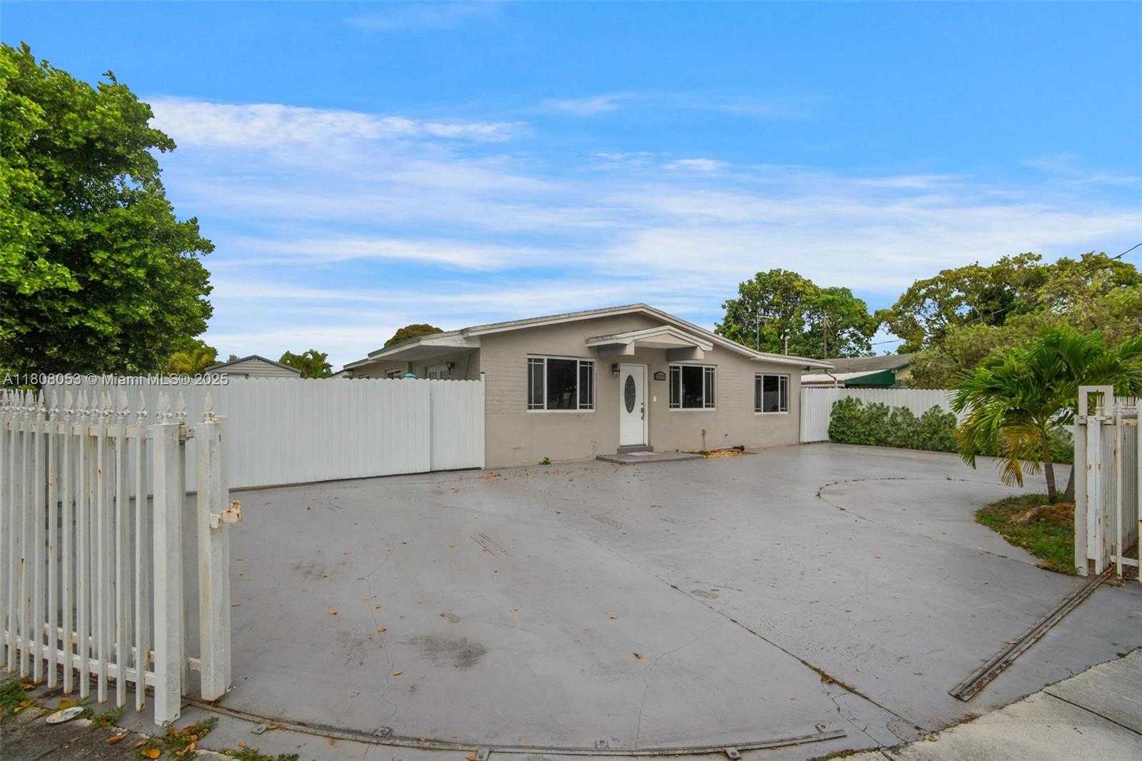 Small Image of 3200 WEST 7TH AVE, Hialeah Number 3