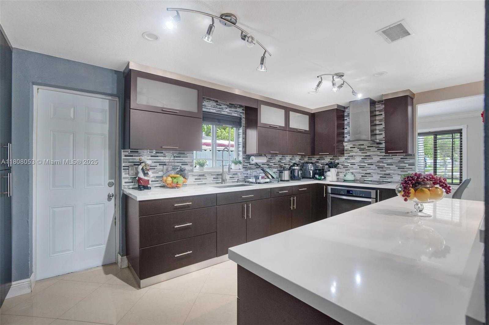 Small Image of 3200 WEST 7TH AVE, Hialeah Number 4