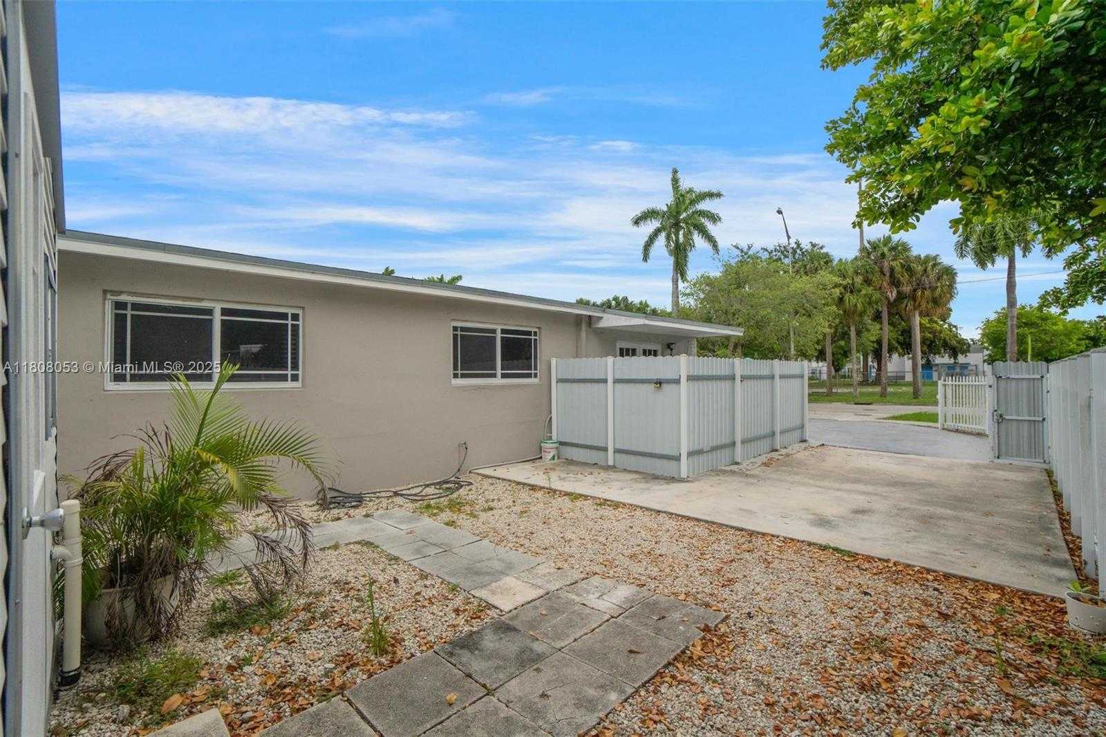 Small Image of 3200 WEST 7TH AVE, Hialeah Number 43