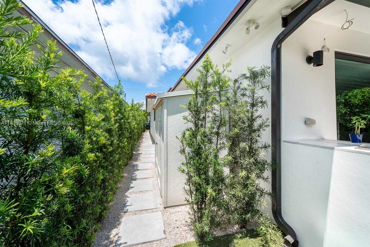 Small Image of 8959 ABBOTT AVE, Surfside Number 15