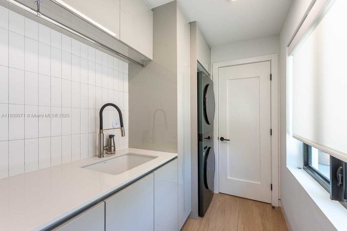 Small Image of 8959 ABBOTT AVE, Surfside Number 19
