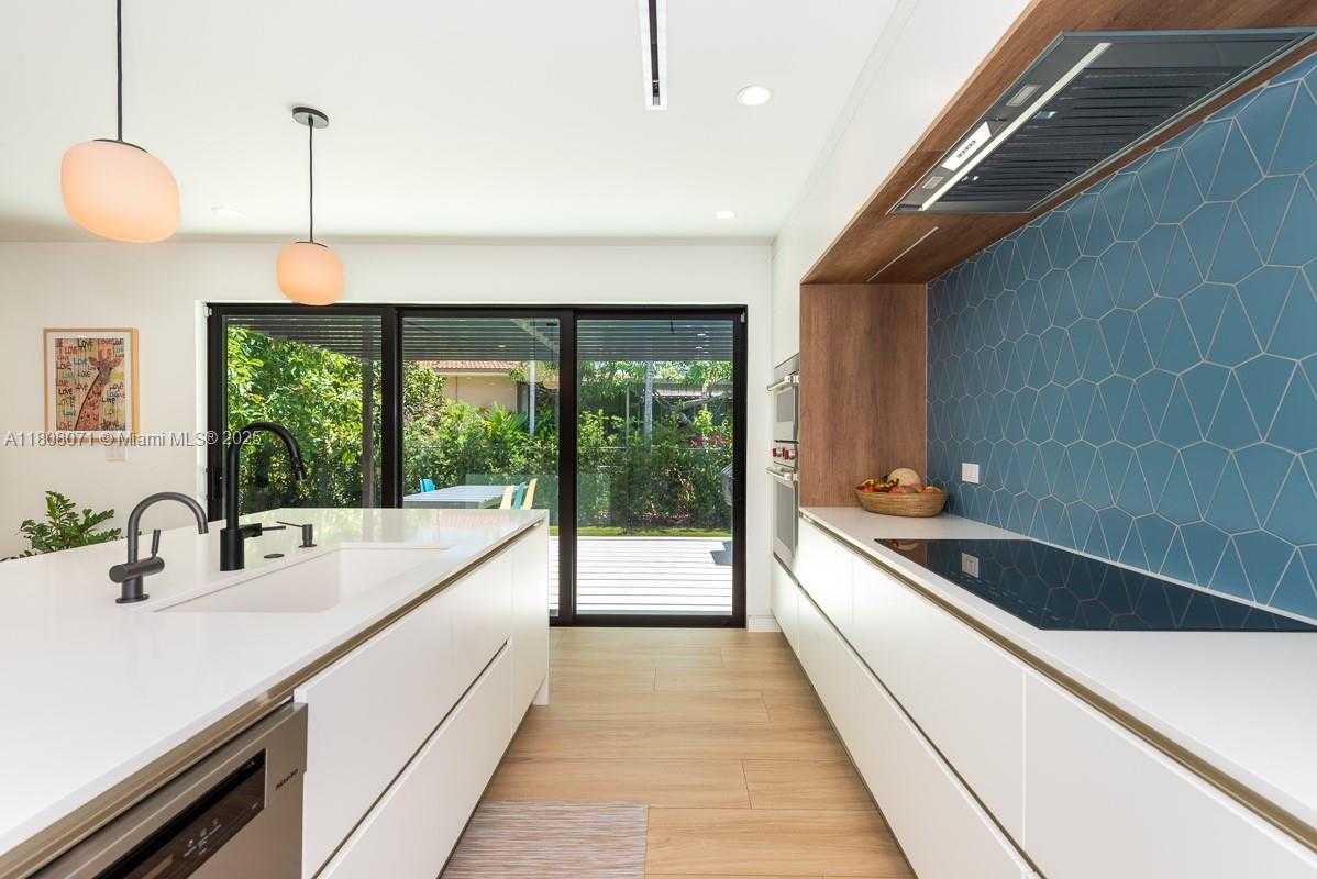 Small Image of 8959 ABBOTT AVE, Surfside Number 5