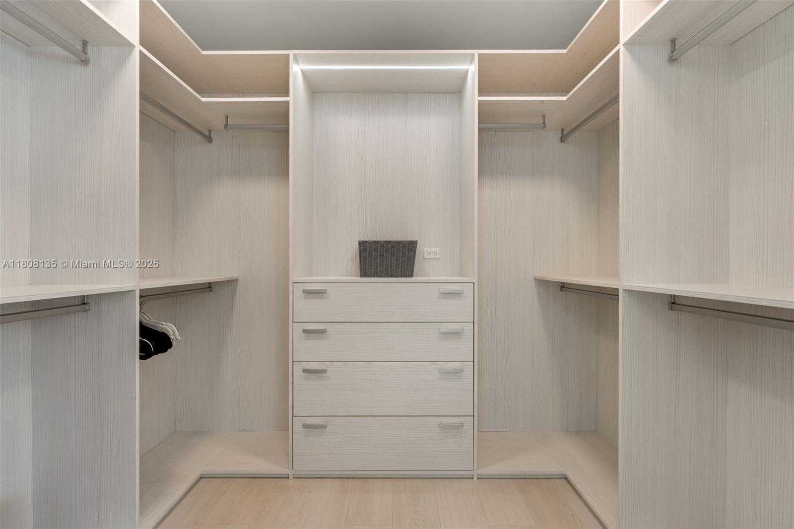 Small Image of 2519 LUCILLE DR, Fort Lauderdale Number 37