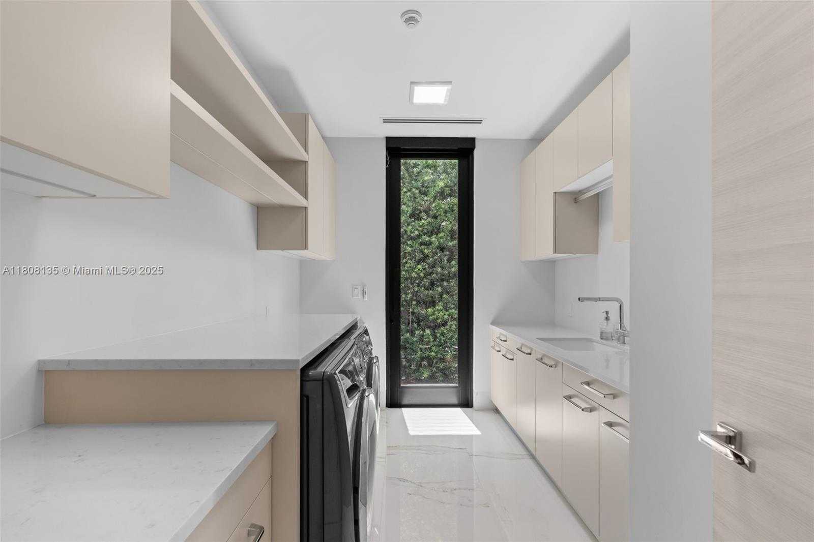 Small Image of 2519 LUCILLE DR, Fort Lauderdale Number 38