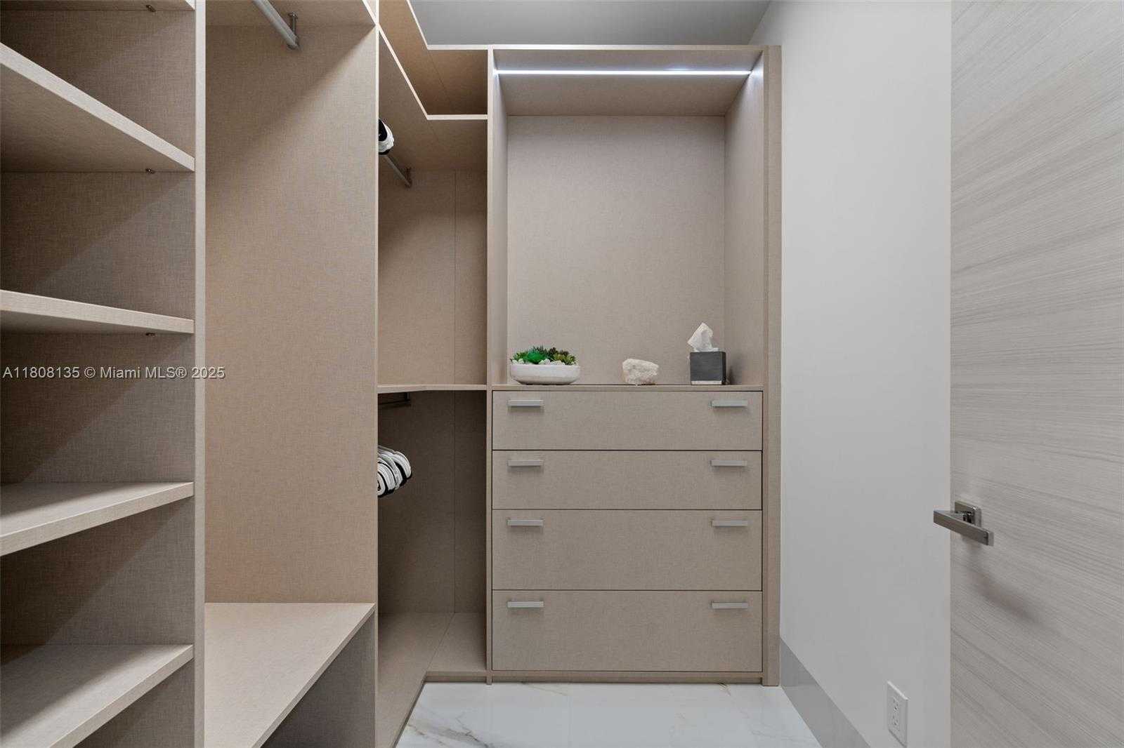 Small Image of 2519 LUCILLE DR, Fort Lauderdale Number 46