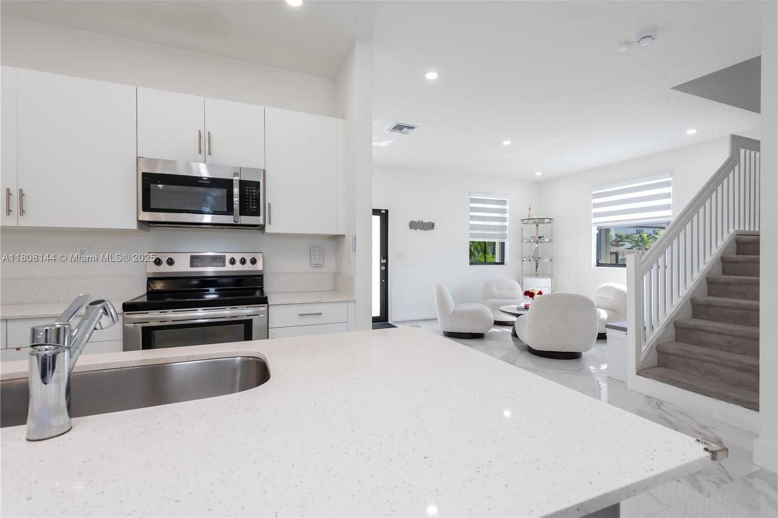 Small Image of 11911 SW 239 St, Princeton, FL 33032, USA Number 6