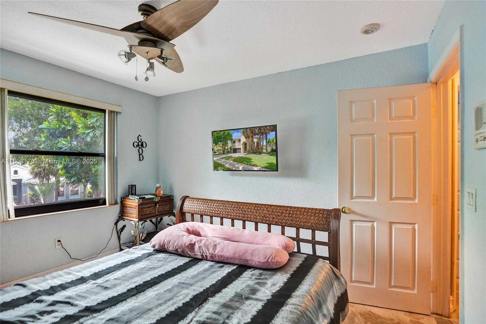 Small Image of 4946 SOUTH WEST 166TH AVE, Miramar Number 35