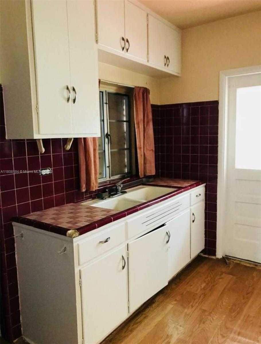 Small Image of 1745 NORTH WEST 47TH ST, Miami Number 4