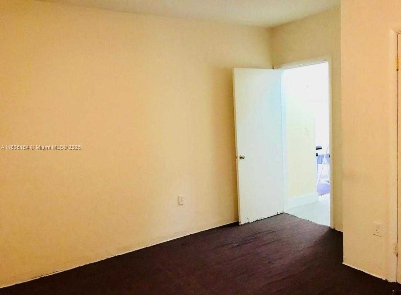 Small Image of 1745 NORTH WEST 47TH ST, Miami Number 7