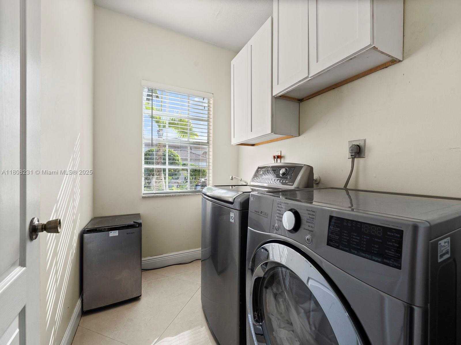 Small Image of 11230 SOUTH WEST 156TH AVE, Miami Number 47