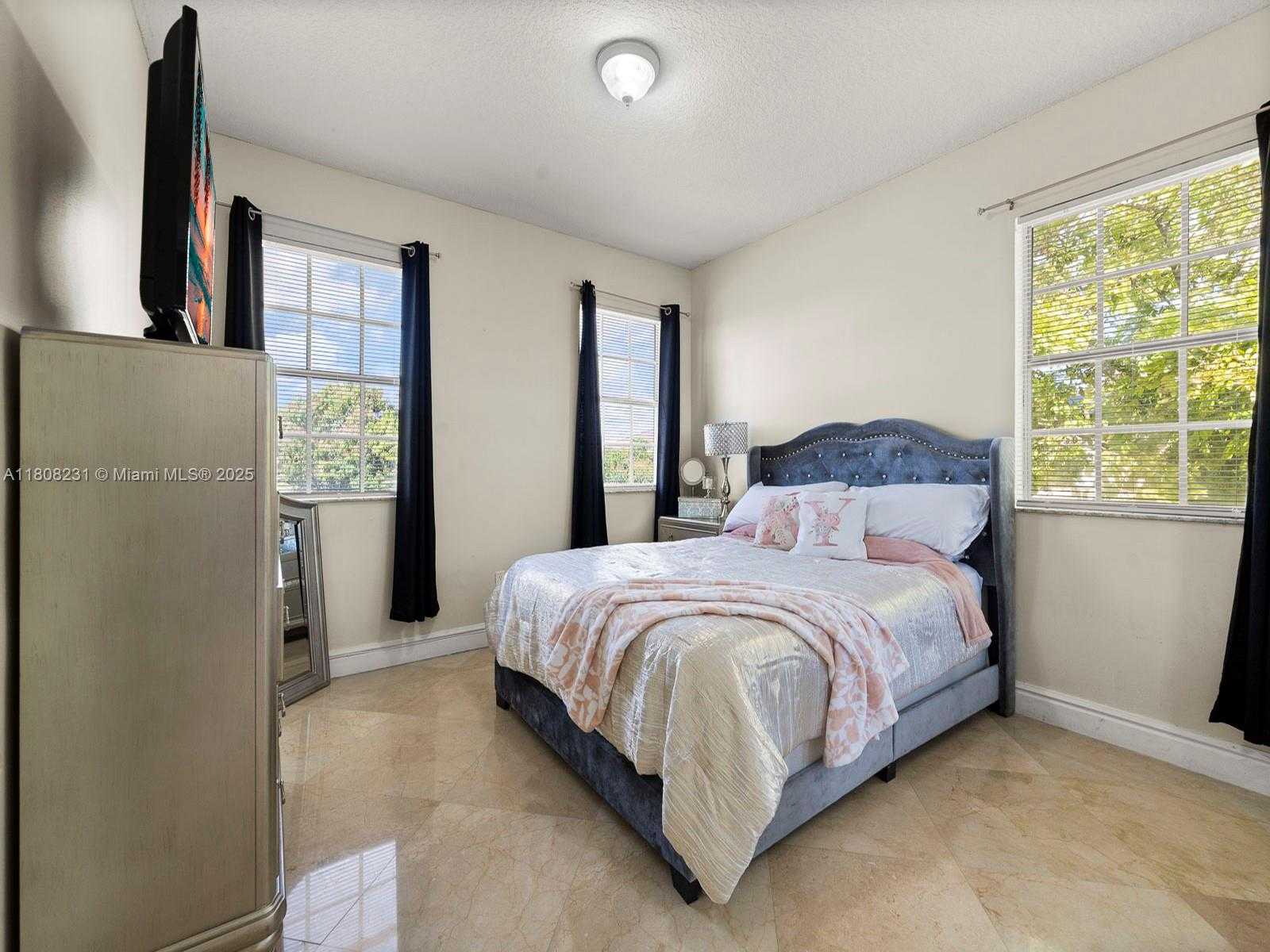 Small Image of 11230 SOUTH WEST 156TH AVE, Miami Number 60