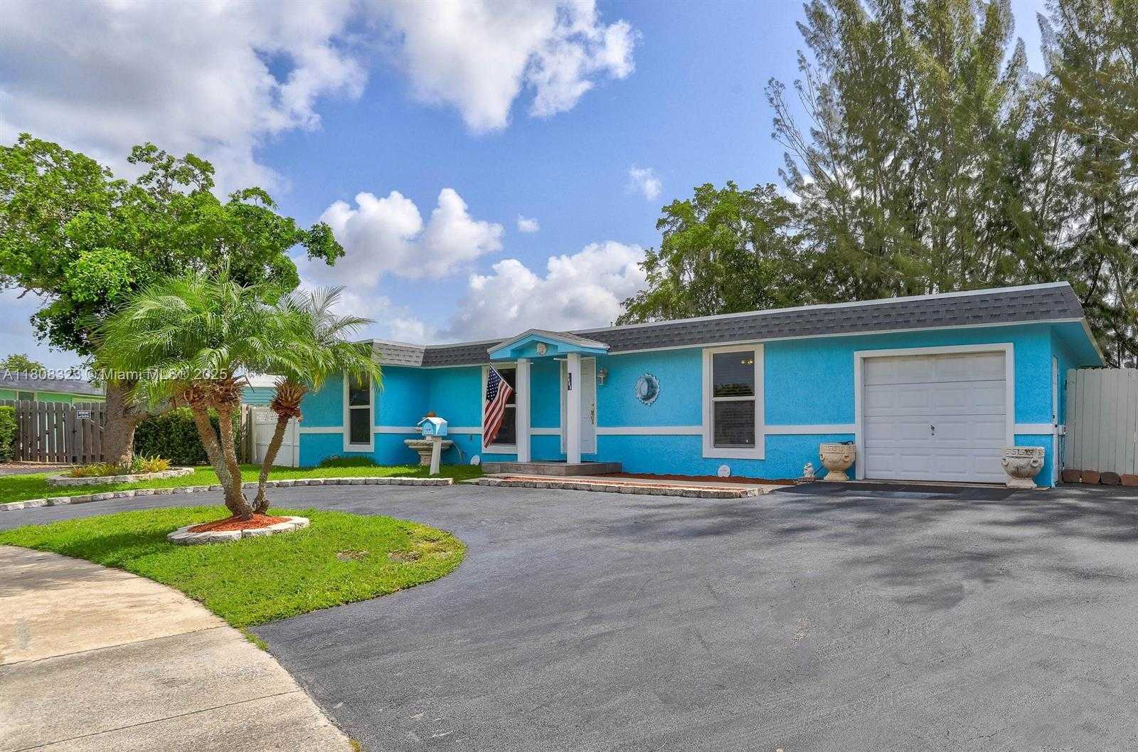 Small Image of 6605 NORTH WEST 80TH CT, Tamarac Number 2