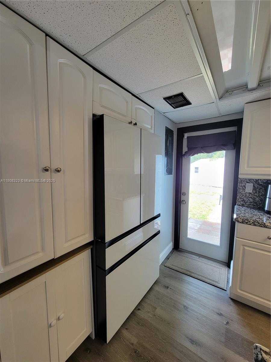 Small Image of 6605 NORTH WEST 80TH CT, Tamarac Number 21