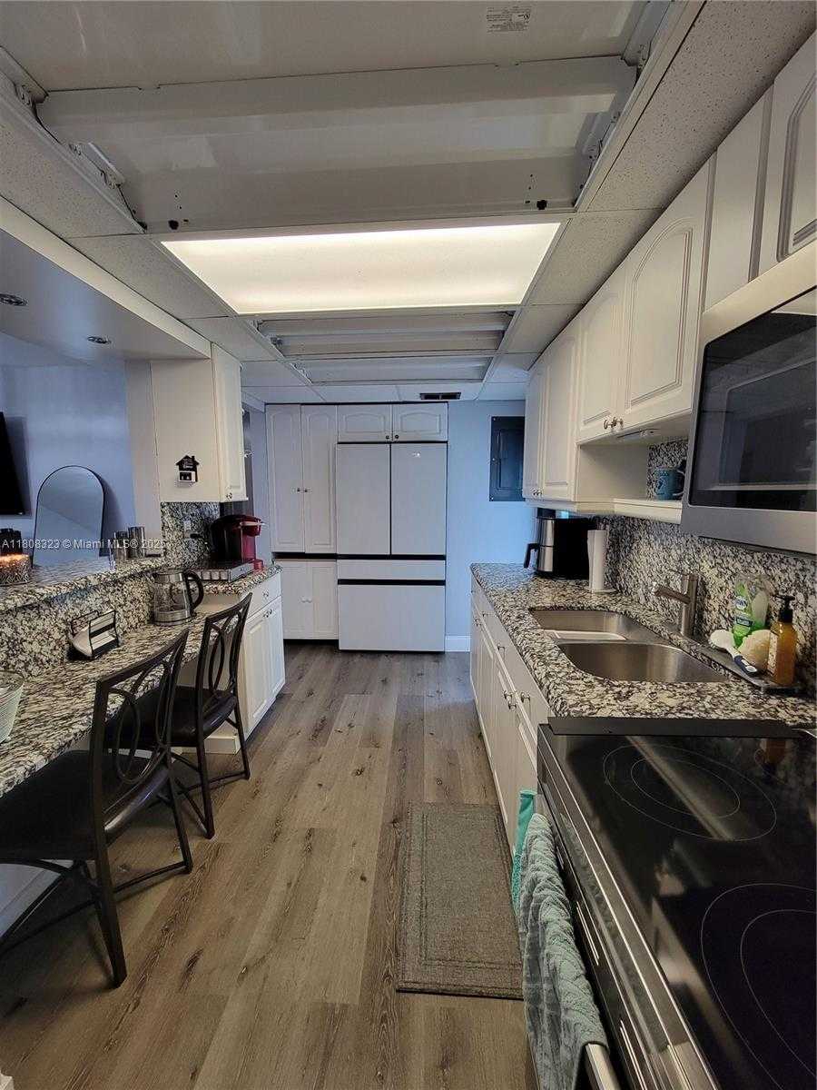 Small Image of 6605 NORTH WEST 80TH CT, Tamarac Number 23