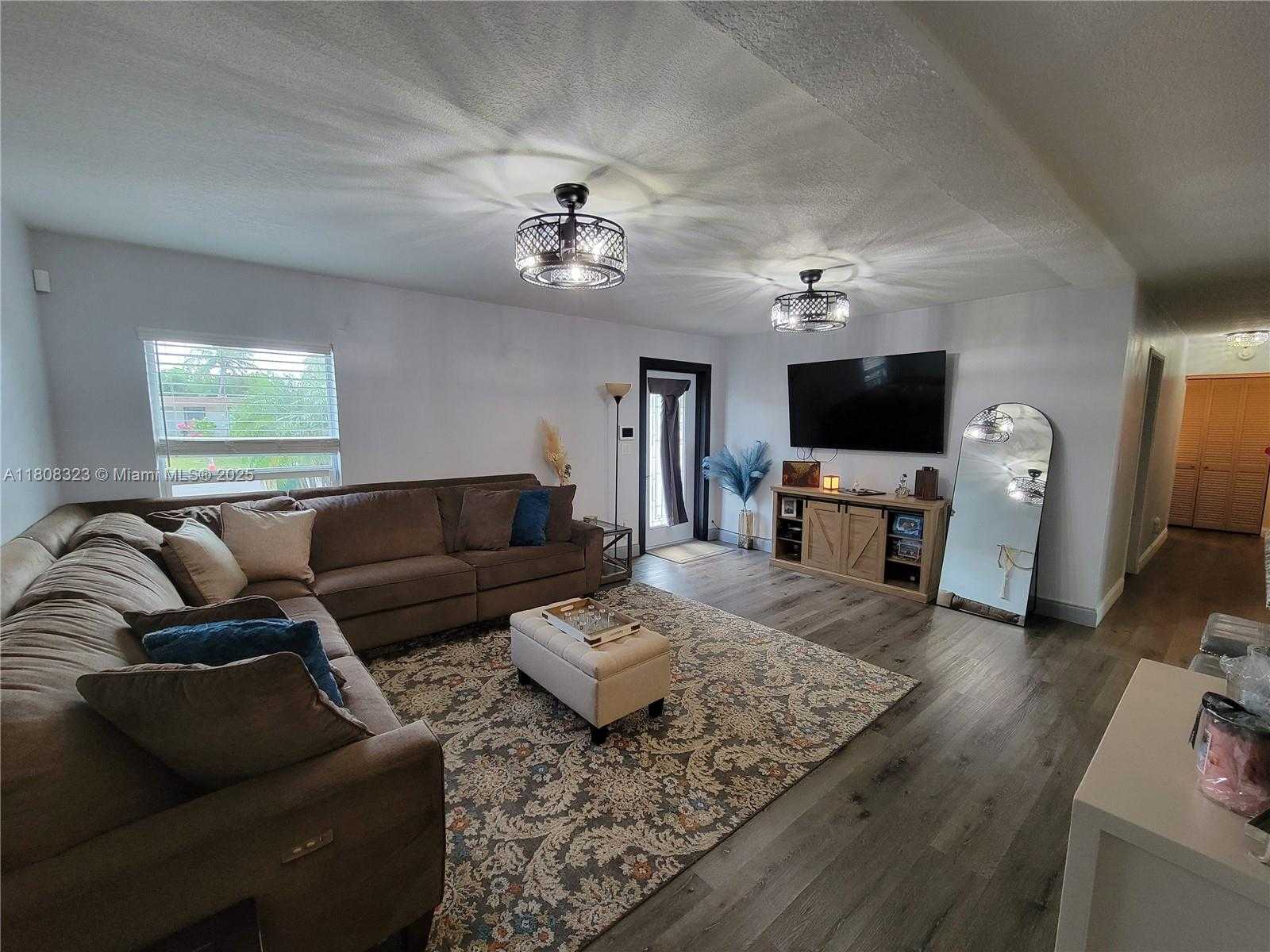 Small Image of 6605 NORTH WEST 80TH CT, Tamarac Number 25