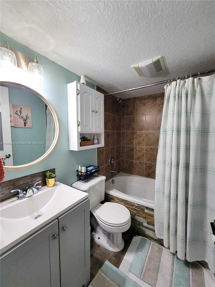 Small Image of 6605 NORTH WEST 80TH CT, Tamarac Number 27