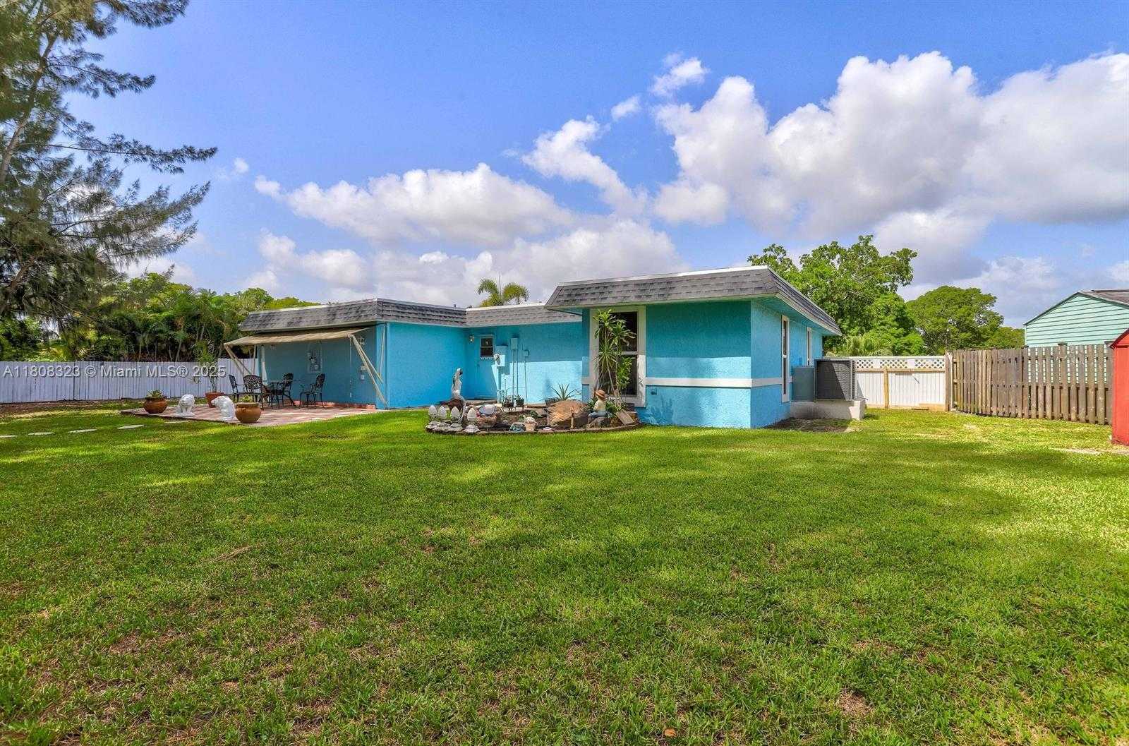 Small Image of 6605 NORTH WEST 80TH CT, Tamarac Number 3