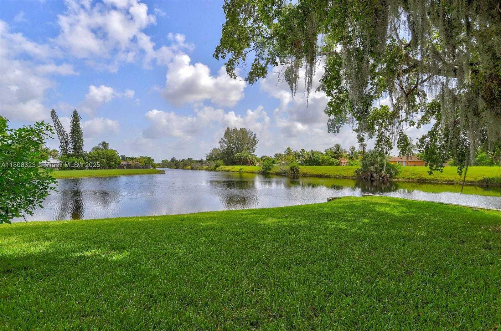 Small Image of 6605 NORTH WEST 80TH CT, Tamarac Number 4