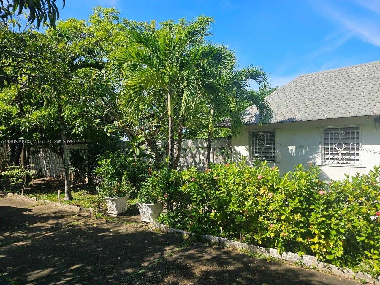 Small Image of ESTATE WITH COTTAGES  BOSCOBEL BEACH, ST MARY, J, Out of City Number 17