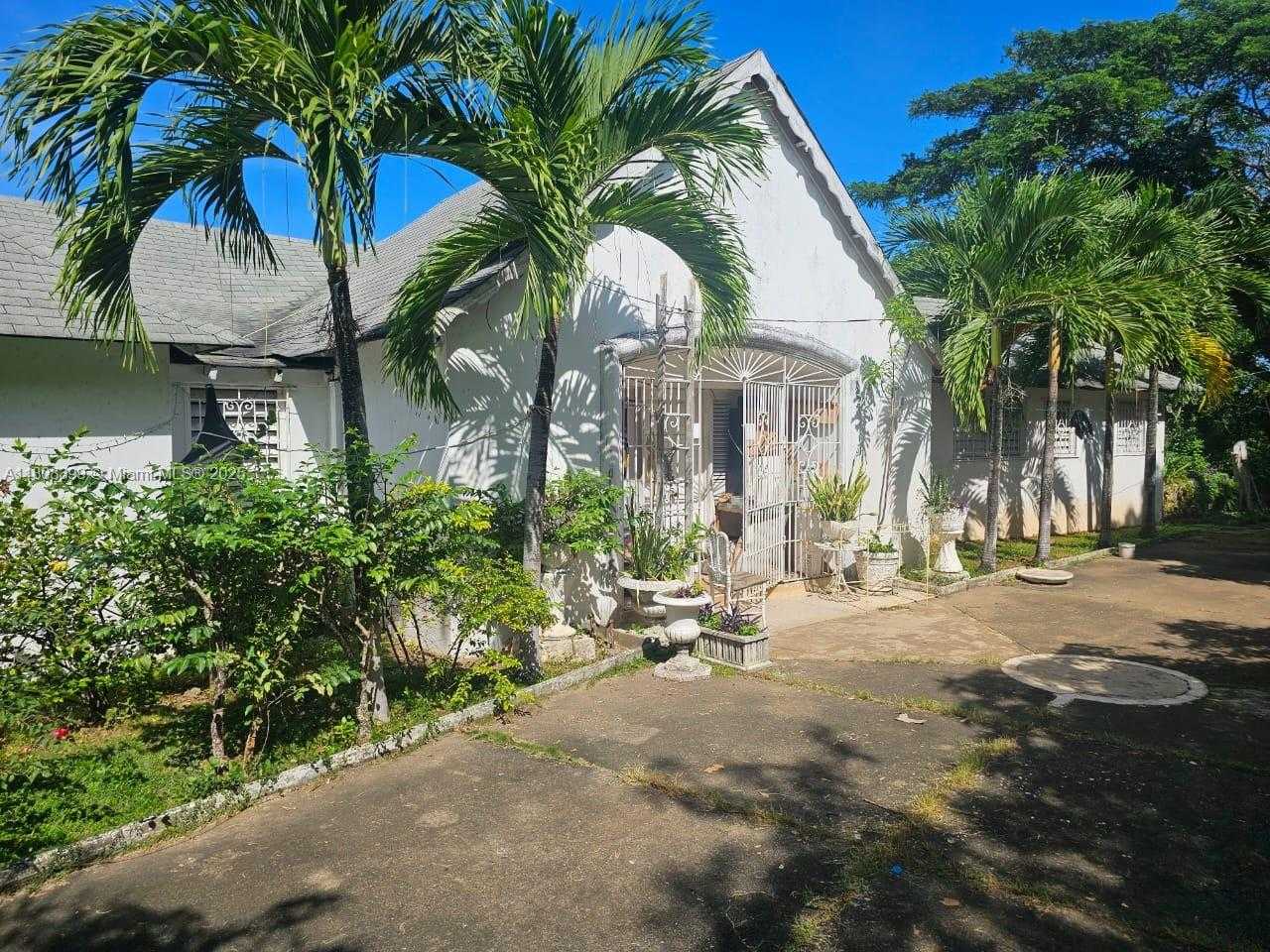 Small Image of ESTATE WITH COTTAGES  BOSCOBEL BEACH, ST MARY, J, Out of City Number 20