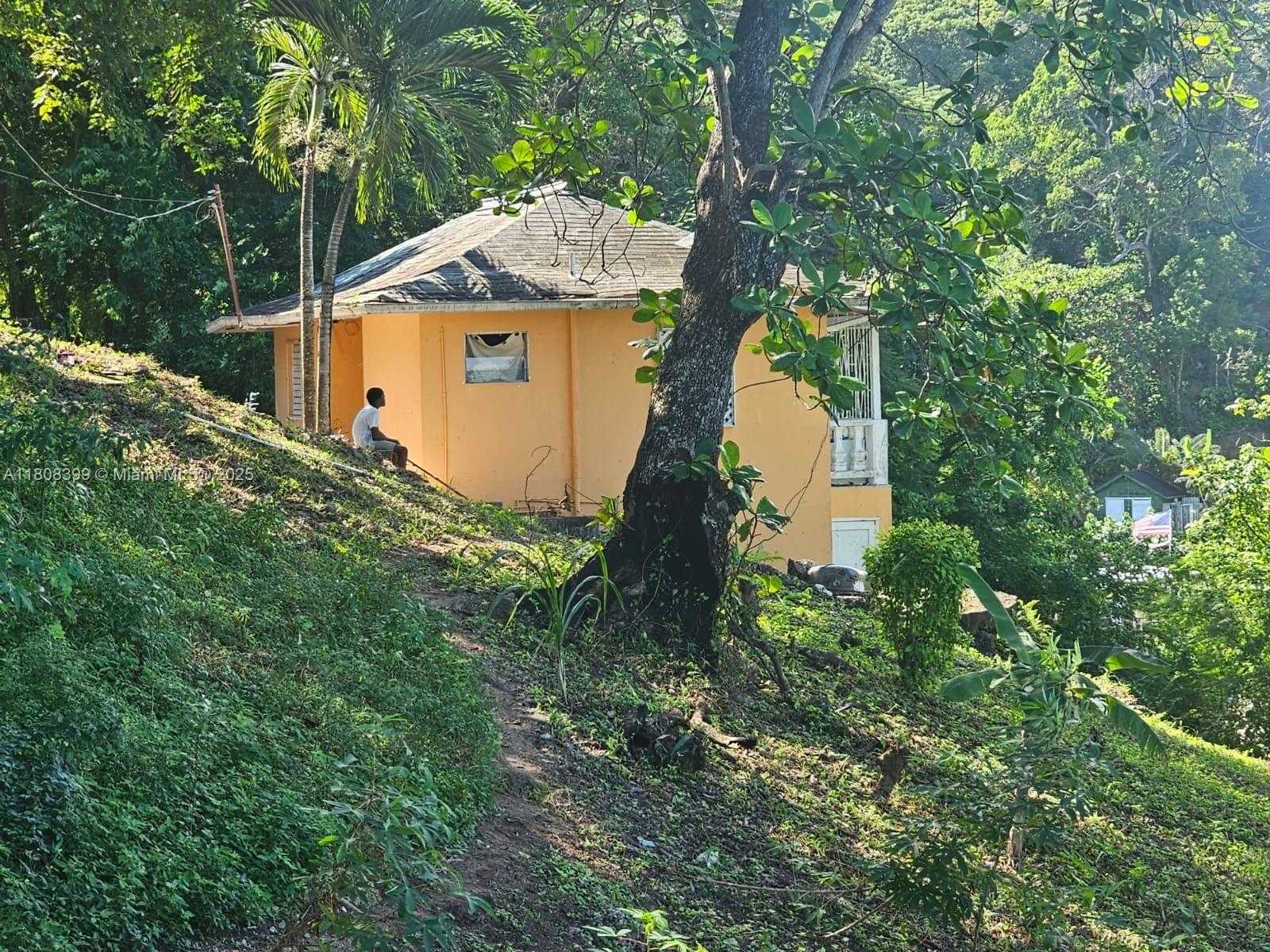 Small Image of ESTATE WITH COTTAGES  BOSCOBEL BEACH, ST MARY, J, Out of City Number 24