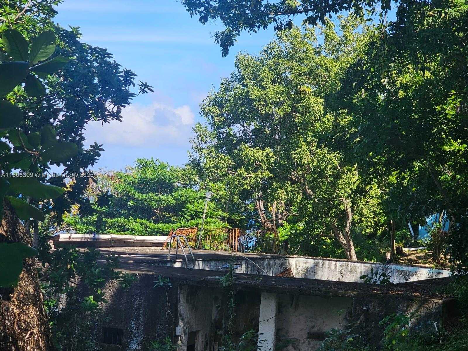 Small Image of ESTATE WITH COTTAGES  BOSCOBEL BEACH, ST MARY, J, Out of City Number 25