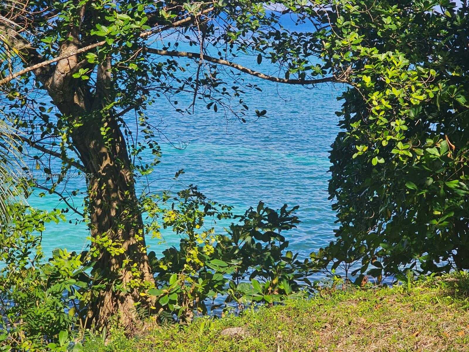 Small Image of ESTATE WITH COTTAGES  BOSCOBEL BEACH, ST MARY, J, Out of City Number 26