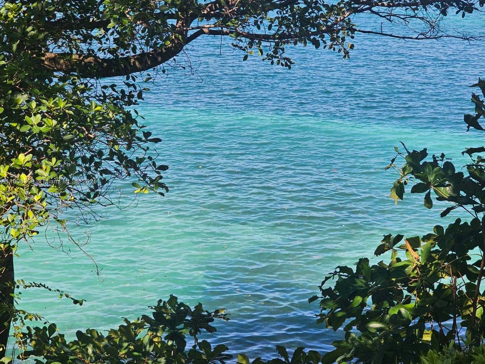 Small Image of ESTATE WITH COTTAGES  BOSCOBEL BEACH, ST MARY, J, Out of City Number 28