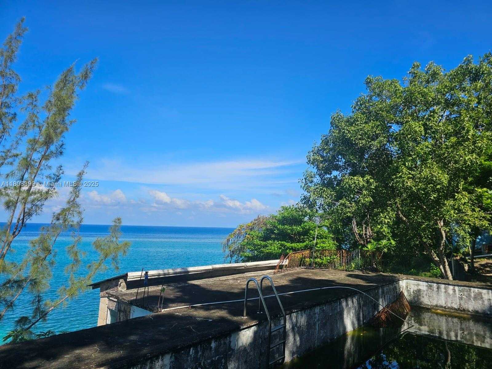 Small Image of ESTATE WITH COTTAGES  BOSCOBEL BEACH, ST MARY, J, Out of City Number 32