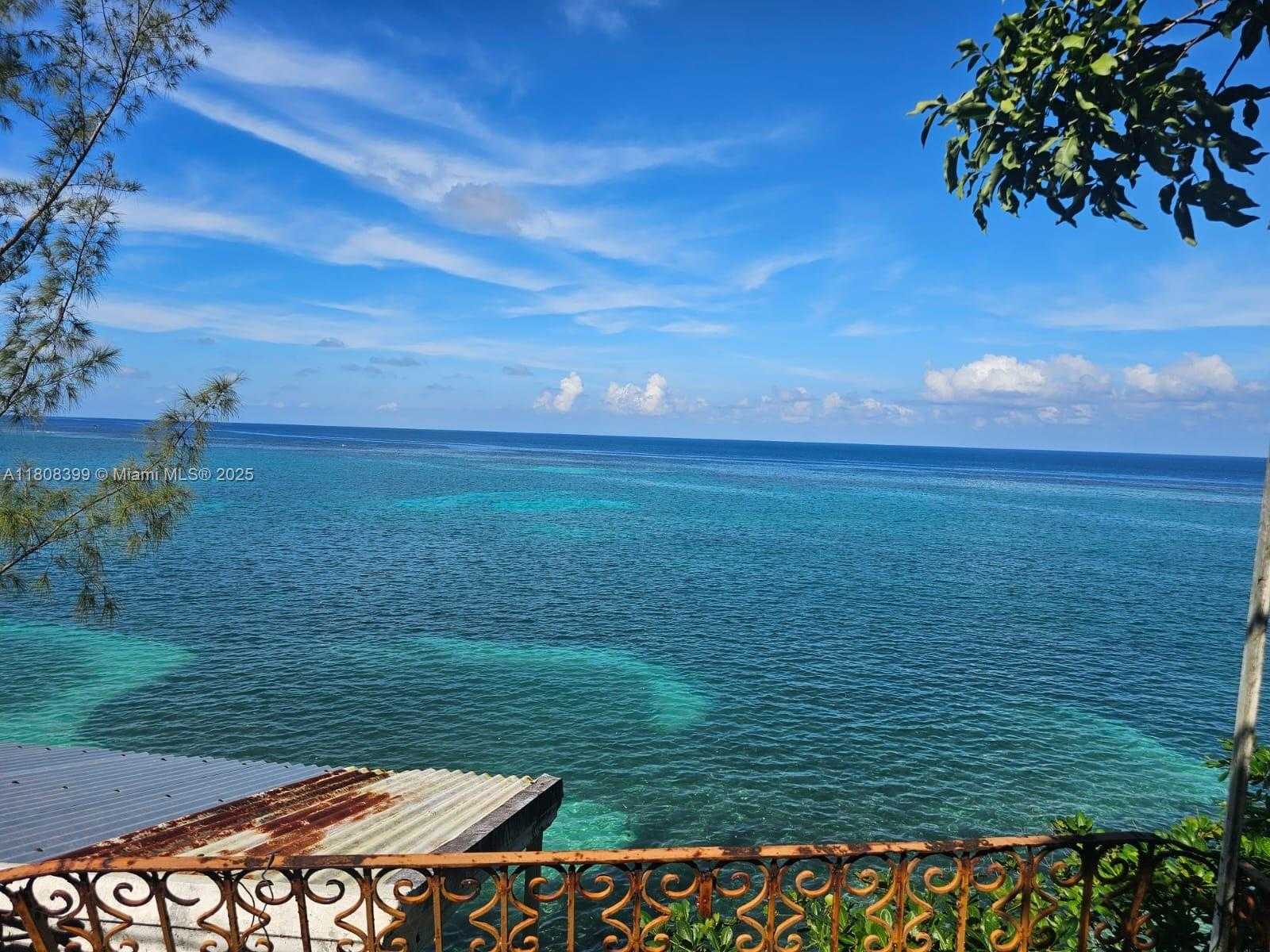 Small Image of ESTATE WITH COTTAGES  BOSCOBEL BEACH, ST MARY, J, Out of City Number 33