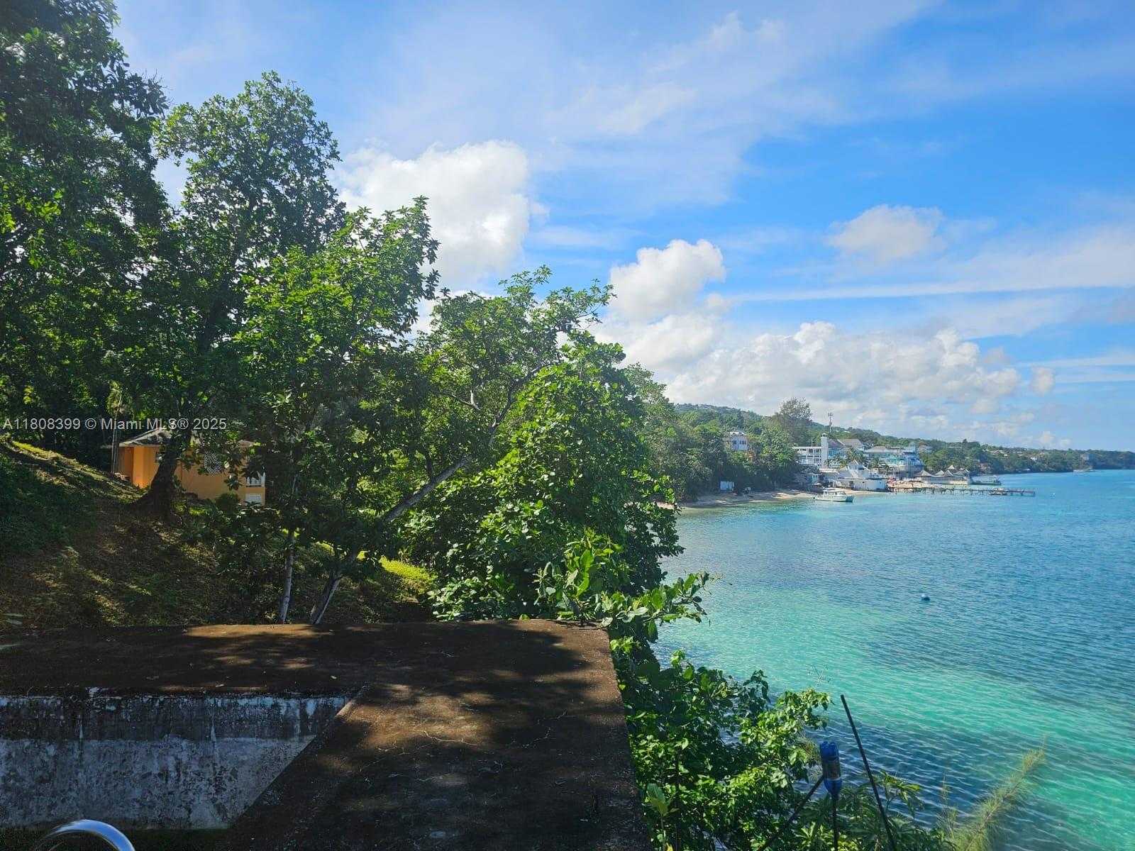 Small Image of ESTATE WITH COTTAGES  BOSCOBEL BEACH, ST MARY, J, Out of City Number 36