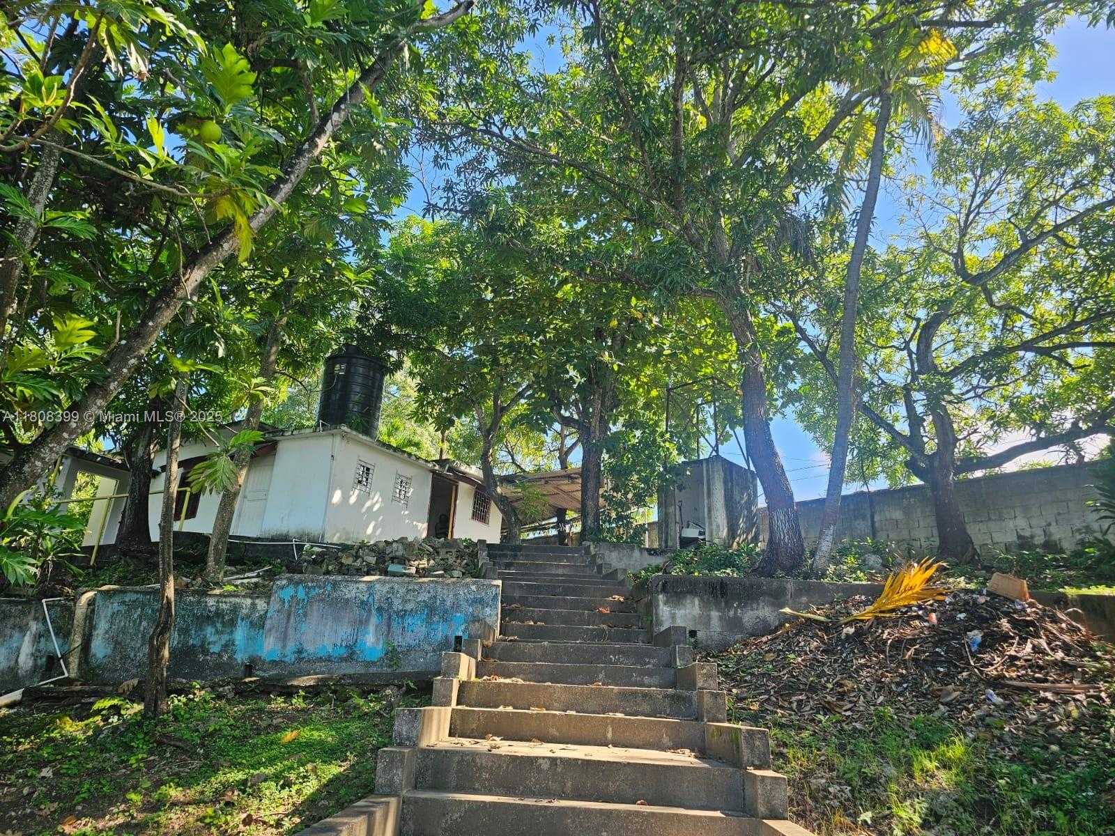 Small Image of ESTATE WITH COTTAGES  BOSCOBEL BEACH, ST MARY, J, Out of City Number 37