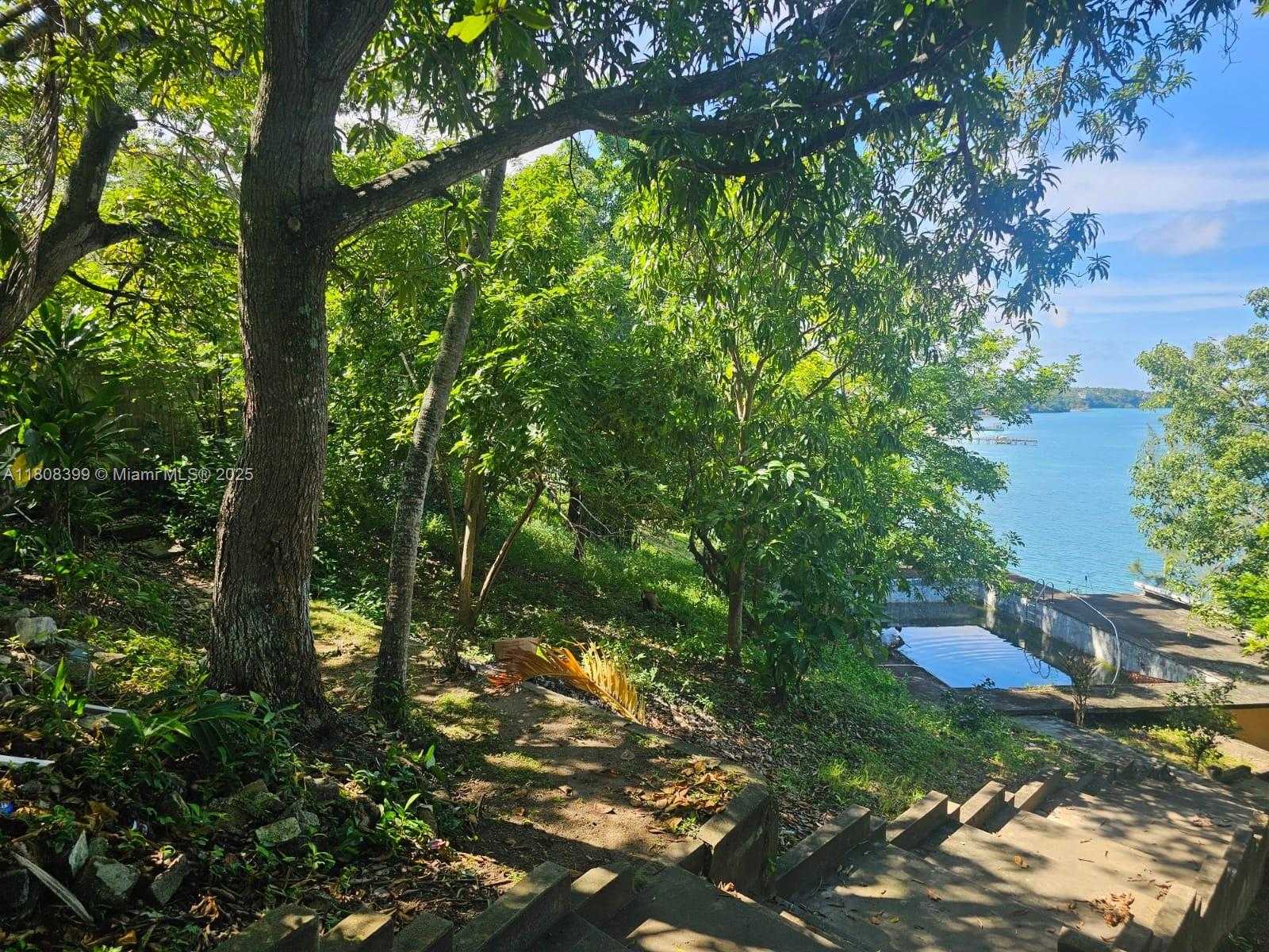 Small Image of ESTATE WITH COTTAGES  BOSCOBEL BEACH, ST MARY, J, Out of City Number 41