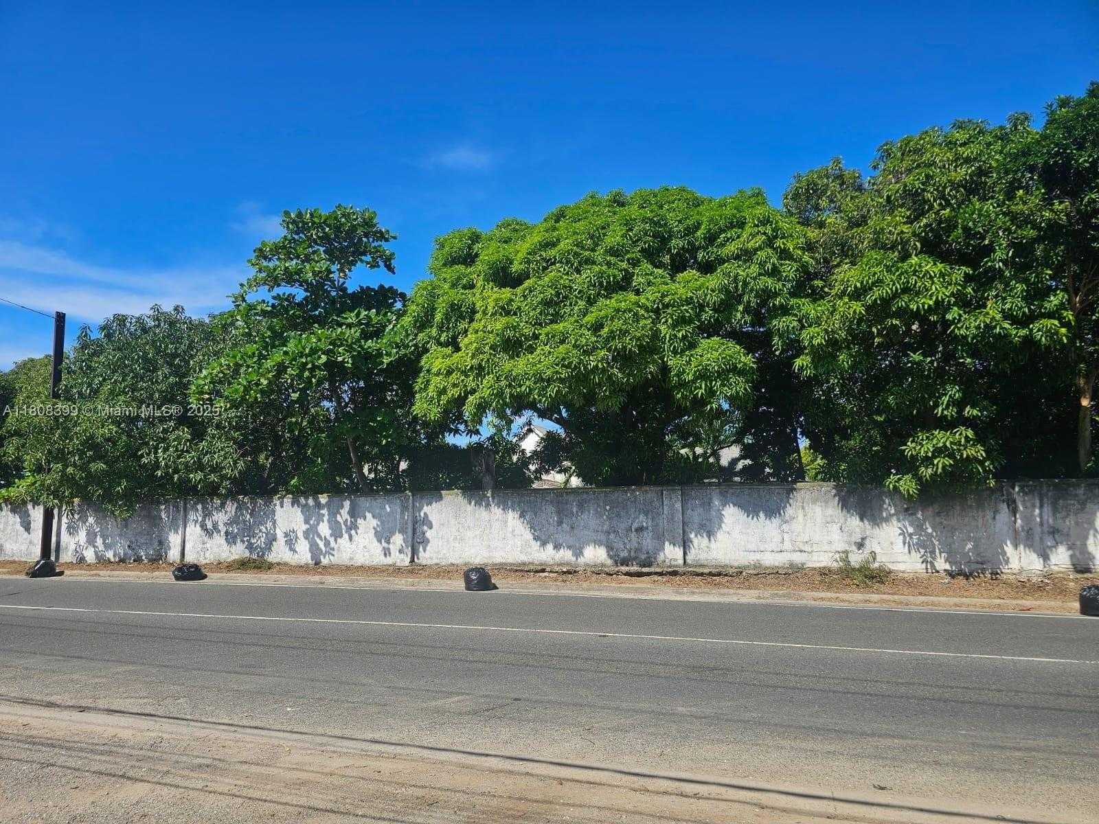 Small Image of ESTATE WITH COTTAGES  BOSCOBEL BEACH, ST MARY, J, Out of City Number 46