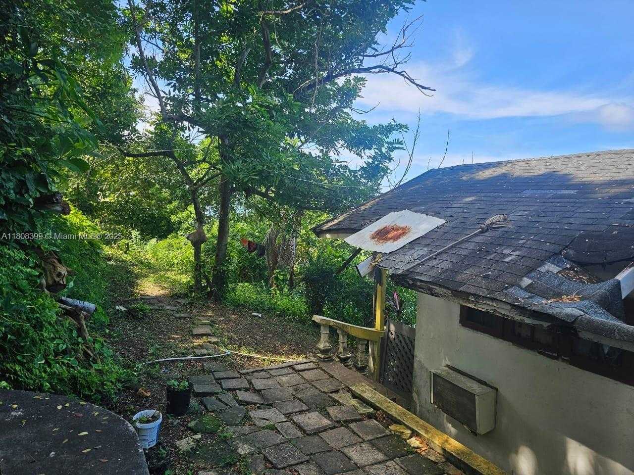 Small Image of ESTATE WITH COTTAGES  BOSCOBEL BEACH, ST MARY, J, Out of City Number 7