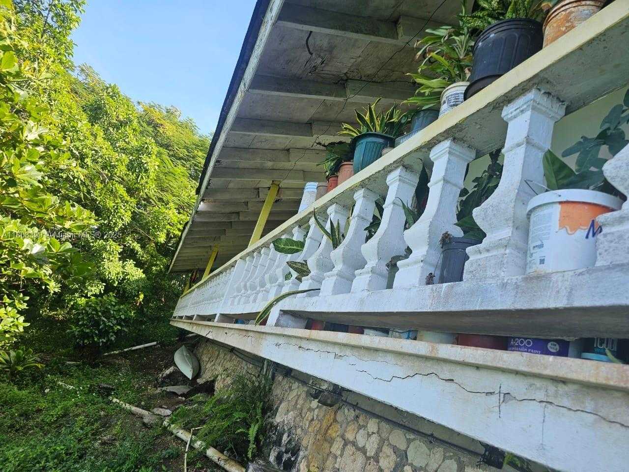 Small Image of ESTATE WITH COTTAGES  BOSCOBEL BEACH, ST MARY, J, Out of City Number 8