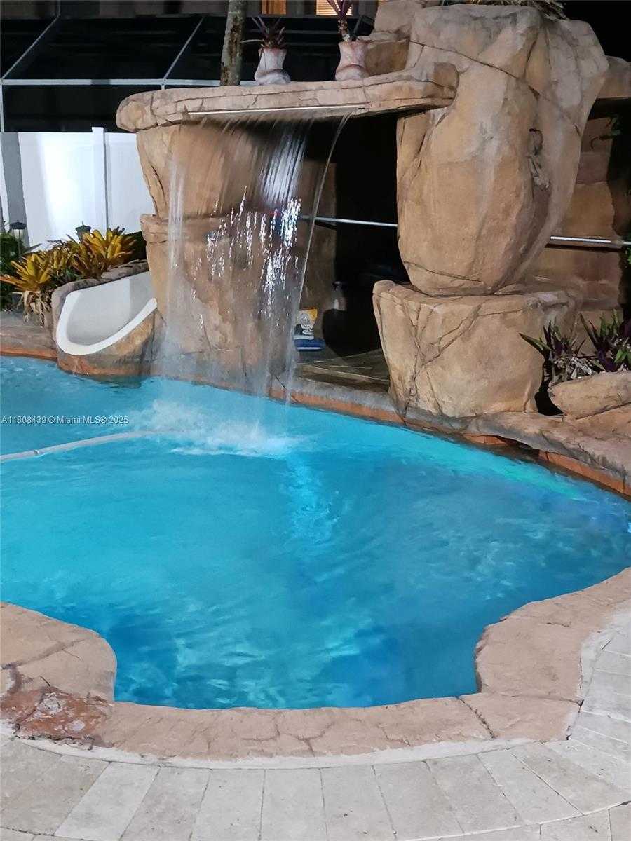 Small Image of 612 SOUTH WEST 179TH AVE, Pembroke Pines Number 17