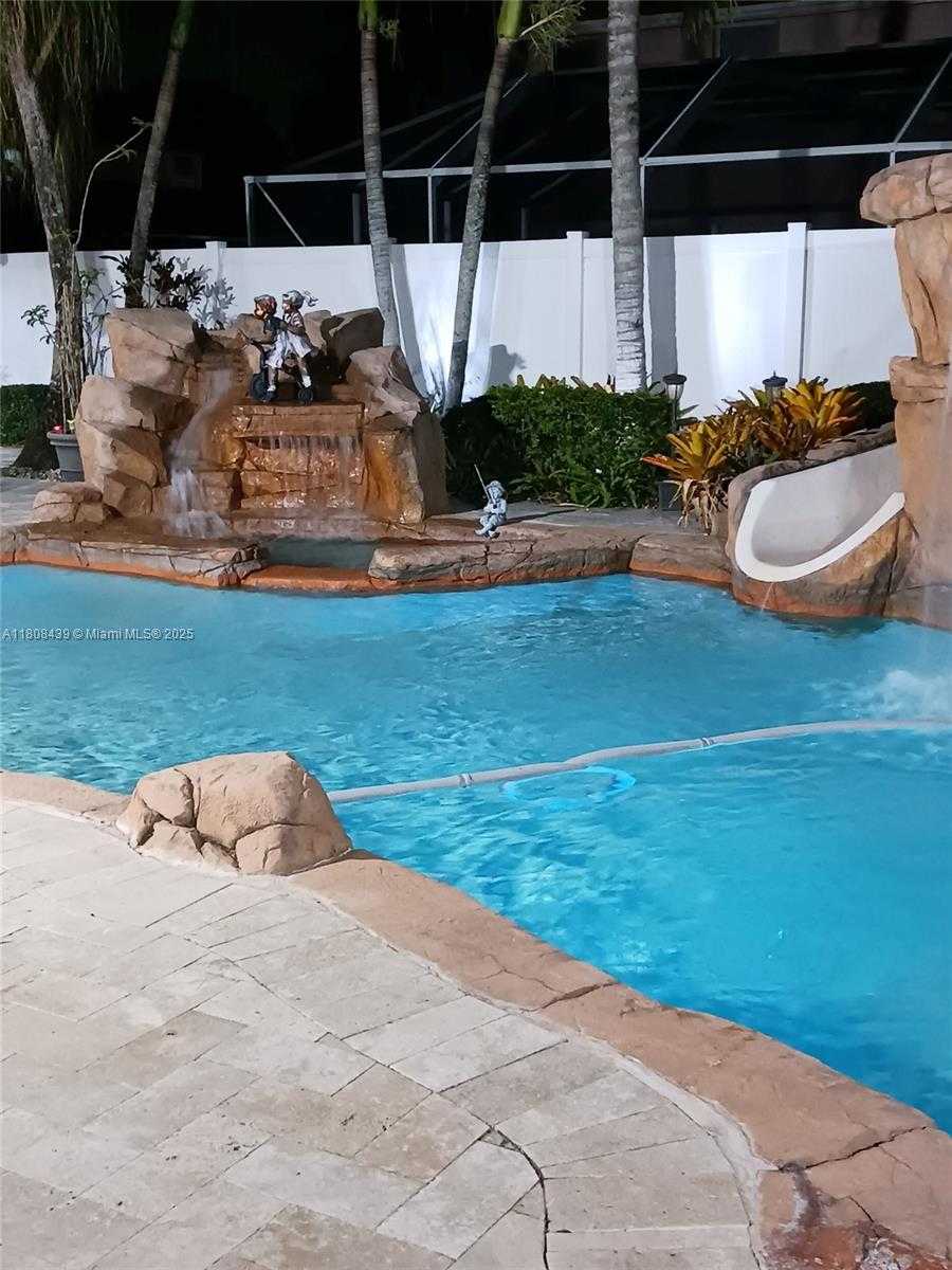 Small Image of 612 SOUTH WEST 179TH AVE, Pembroke Pines Number 18