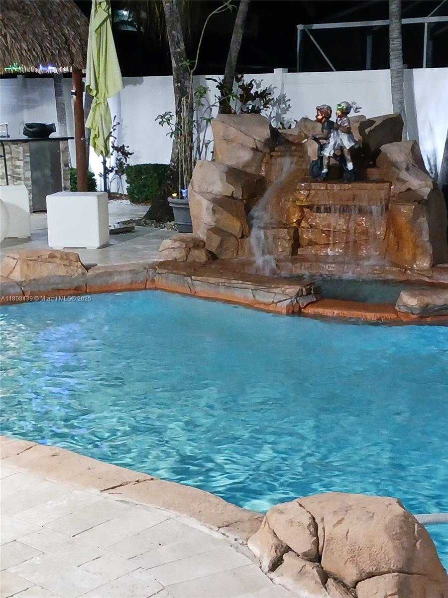Small Image of 612 SOUTH WEST 179TH AVE, Pembroke Pines Number 19