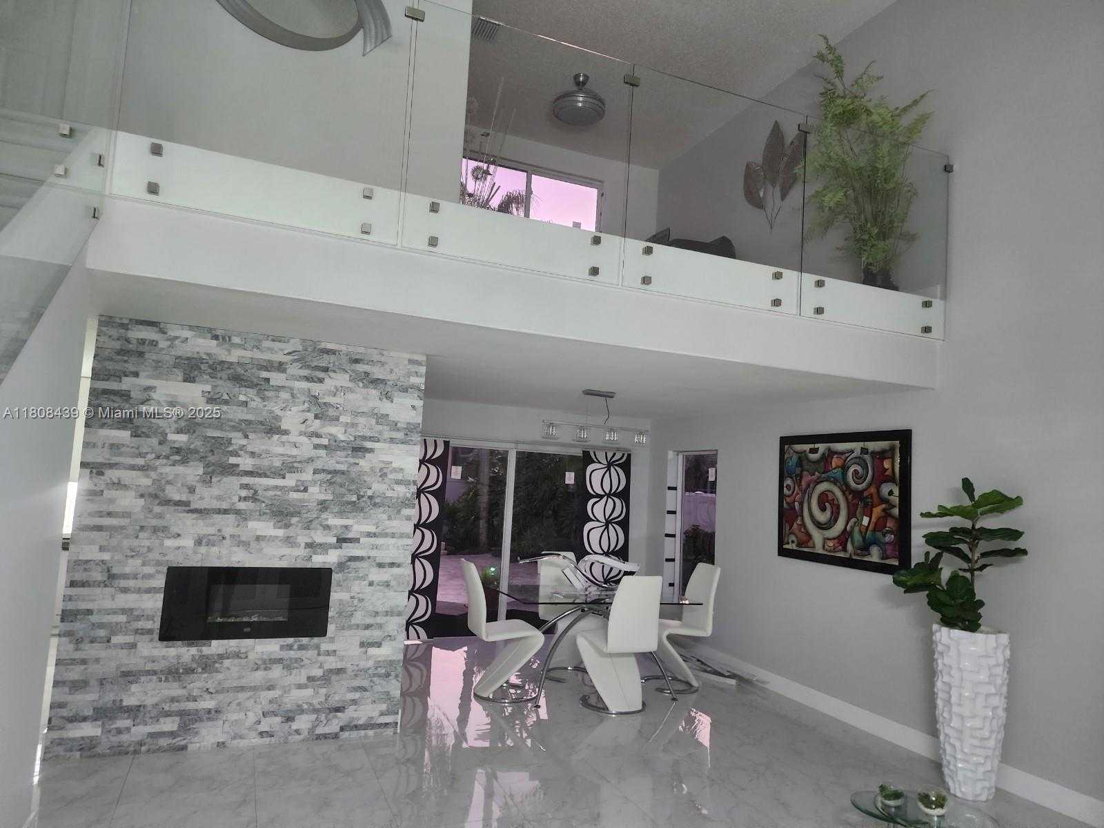 Small Image of 612 SOUTH WEST 179TH AVE, Pembroke Pines Number 3