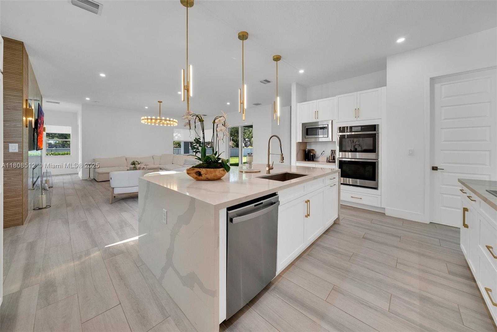 Small Image of 11035 NORTH SIERRA RANCH DR, Davie Number 15